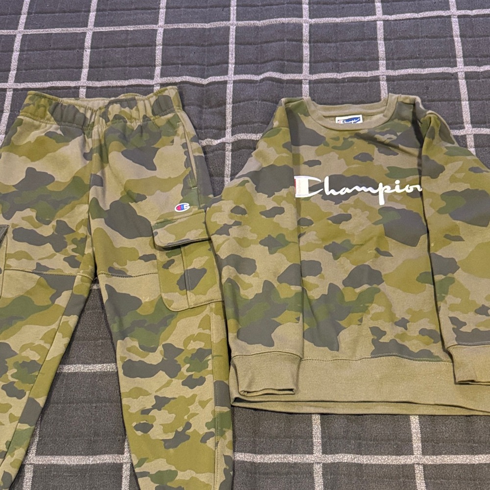 Champion Green Camo Sweatshirt and Joggers